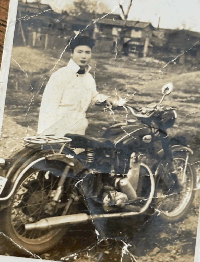 バイクと写った1枚（@tink_creatorさんより提供）