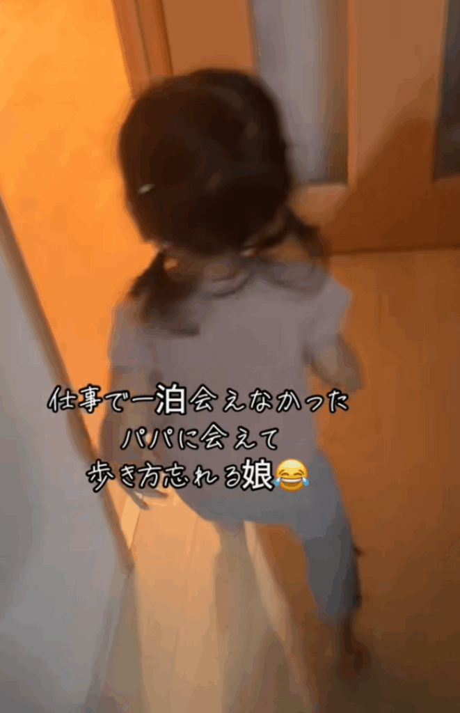 玄関へダッシュ！（@kohabiyoriさんより提供）