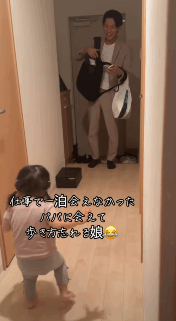 嬉しさのあまり歩き方も変に（@kohabiyoriさんより提供）