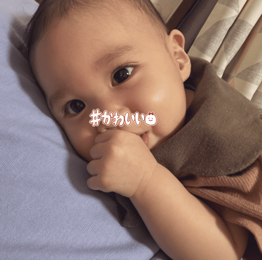 指しゃぶり姿もかわいい！（@ririri__21さんより提供）