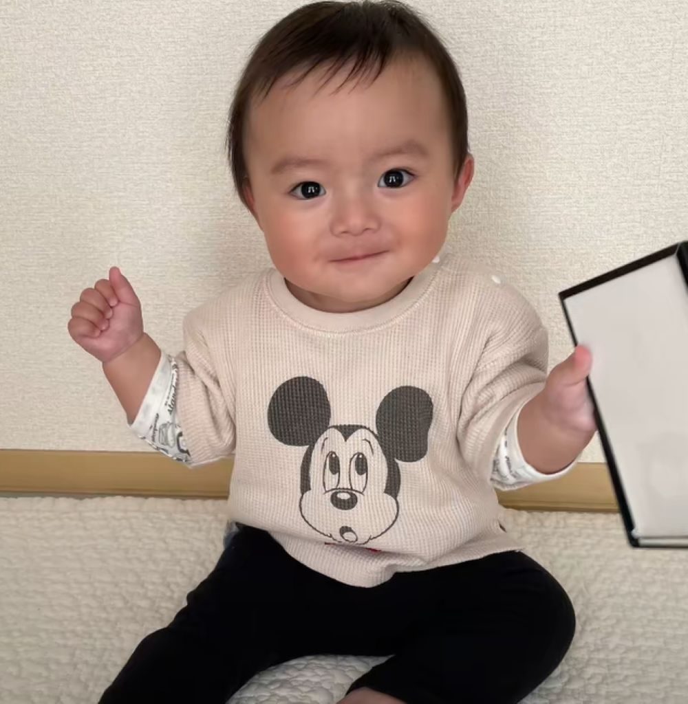 ニッコリ笑う息子さん（＠wakuwaku_boysさんより提供）