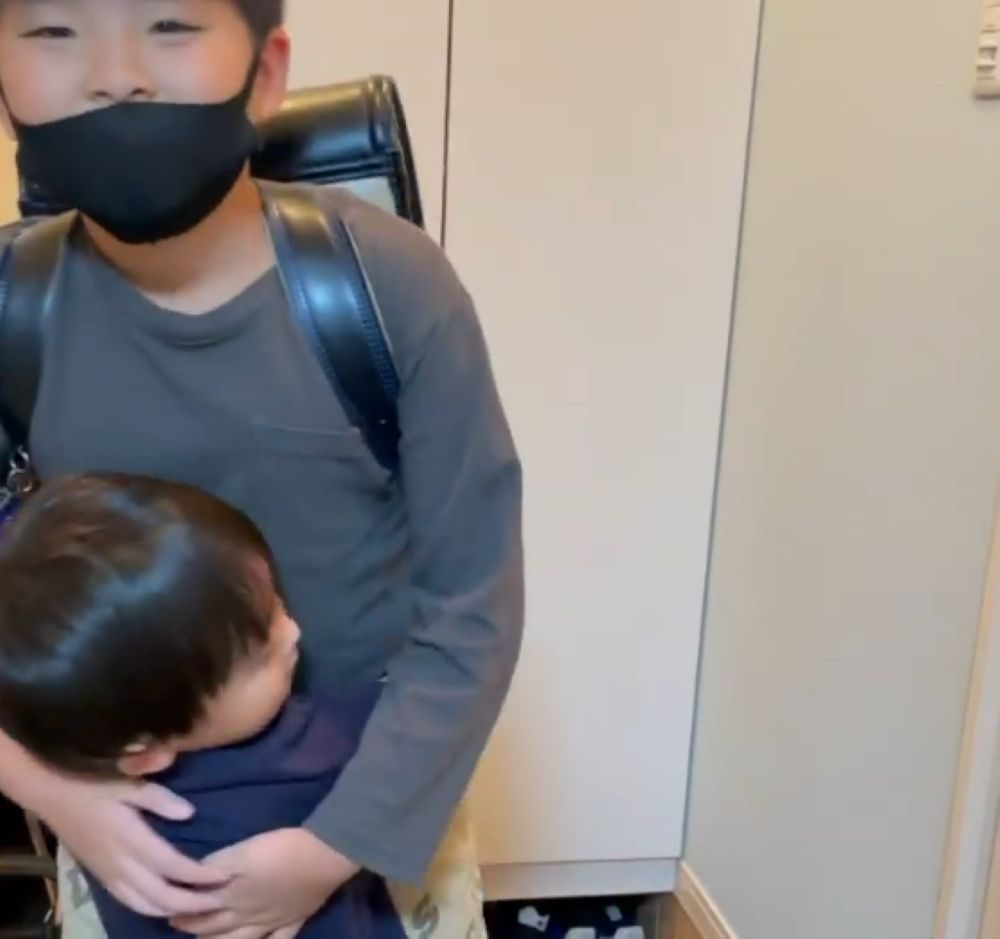 嬉しそうなお兄ちゃん（＠kanakokko_34_さんより提供）