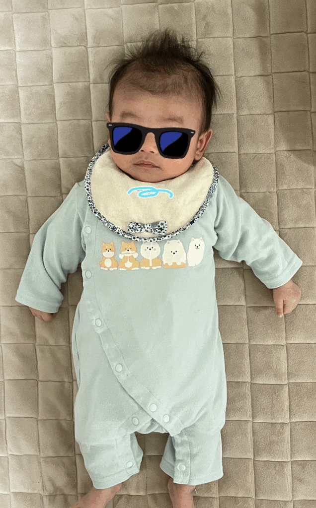 スタイを着けた息子さん（投稿者さんから提供）