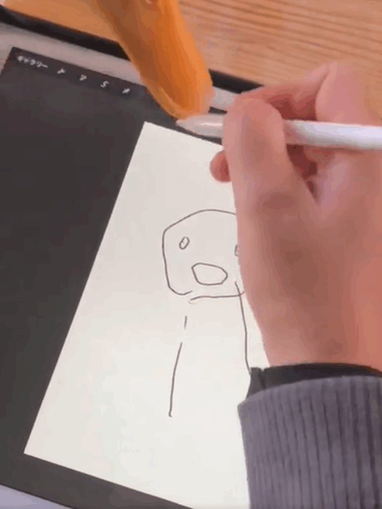 タブレットで絵を描こうとすると黄色いのが左から出てきて…（@aotoudaiさんより提供）