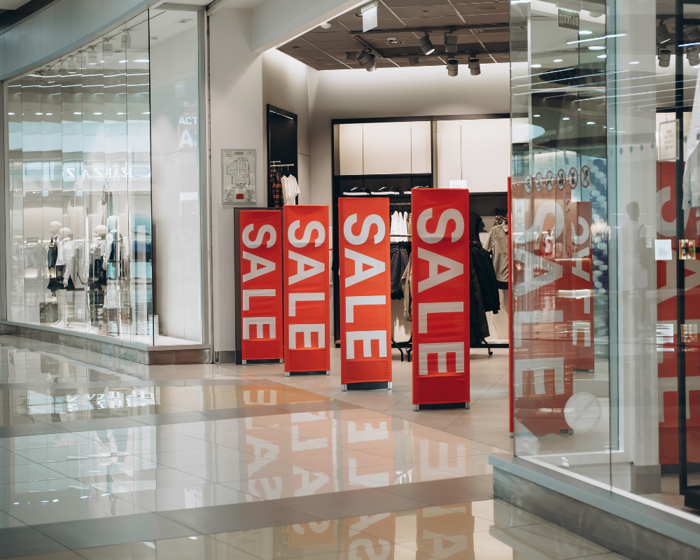 【イメージ写真４枚】　店内の様子