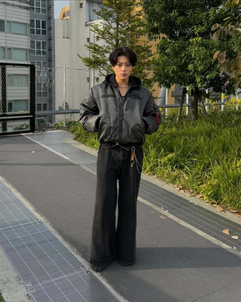 クールな表情は別人のよう？（@kouta__okamotoさんより提供）