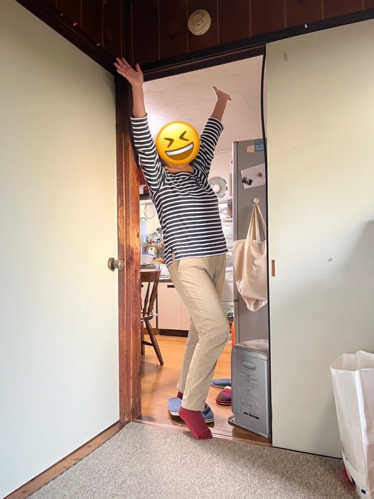 【実際の写真2枚】　セロハンテープカッターの使い方