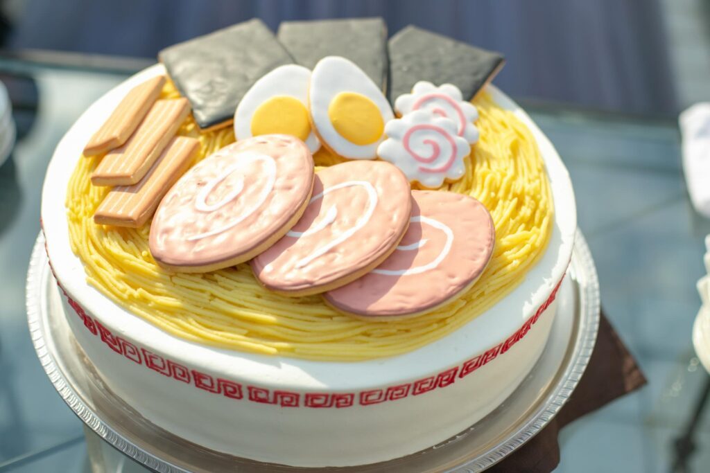 ラーメンをイメージしたウェディングケーキ（＠a_chanchan811さんより提供）