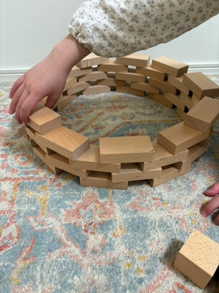 リングを積み上げていく様子（@porinnn321さんより提供）