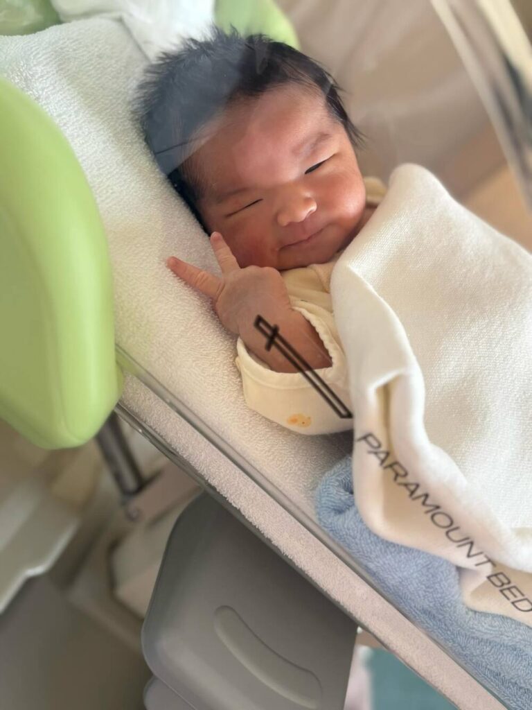 まさかの裏ピース（@___.7.2.3さんより提供）