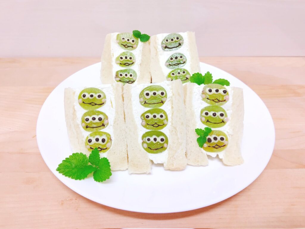 息子さんが手伝ってくれたフルーツサンド（@appleashutoさんより提供）