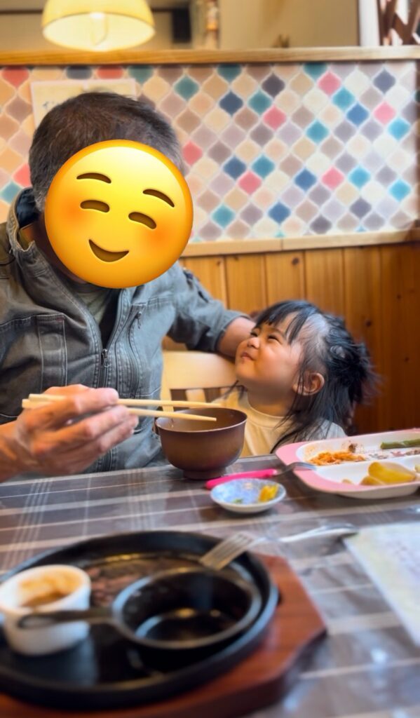 おじいちゃんと娘さん①（＠yuazakaさんより提供）