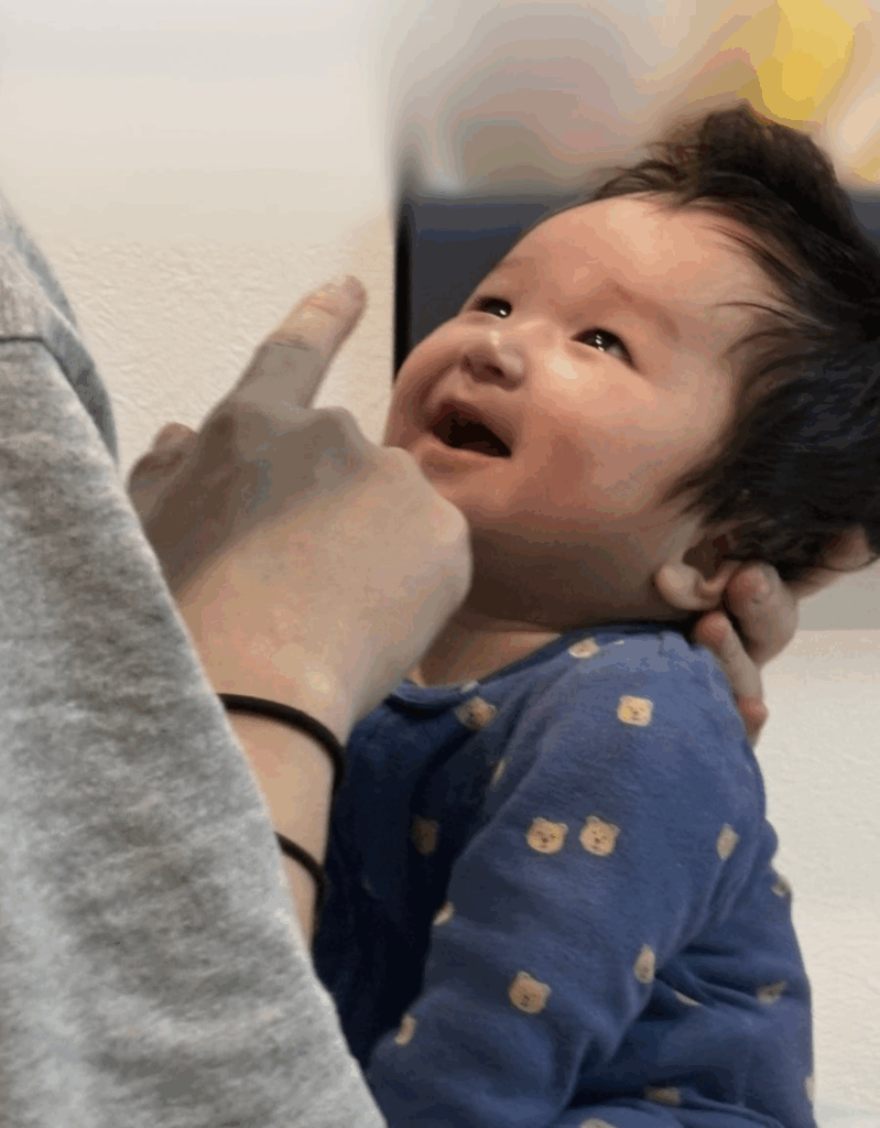 生後1ヶ月半頃から笑うように（@obake_2ndさんより提供）