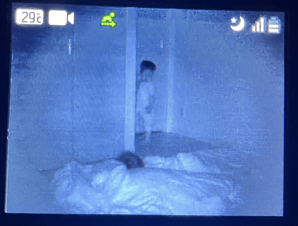 三男くんが寝かしつけ！？（@hanamama_ikujiさんより提供）