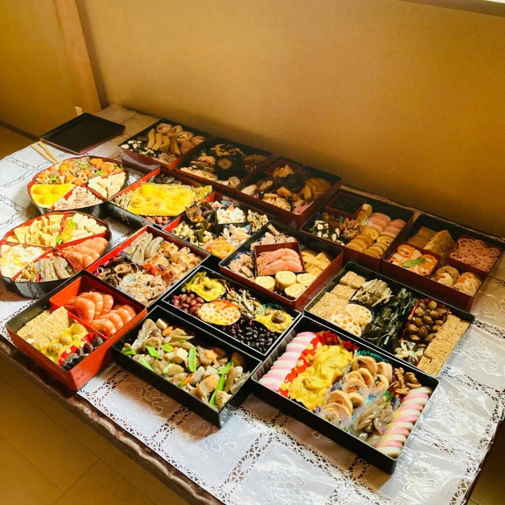 何から食べようか、迷っちゃう！（＠y.saeshiさんより提供）