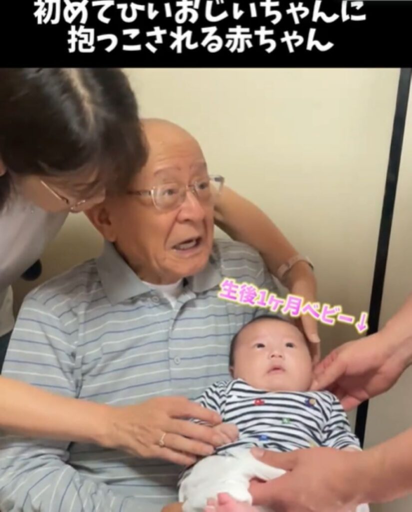 初めての抱っこ（＠0404__taakunさんより提供）