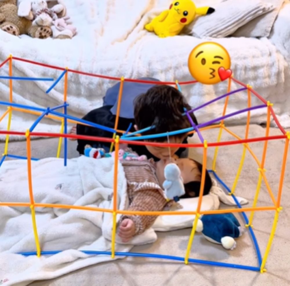 妹さんにチュッ（＠iam_choc745さんより提供）