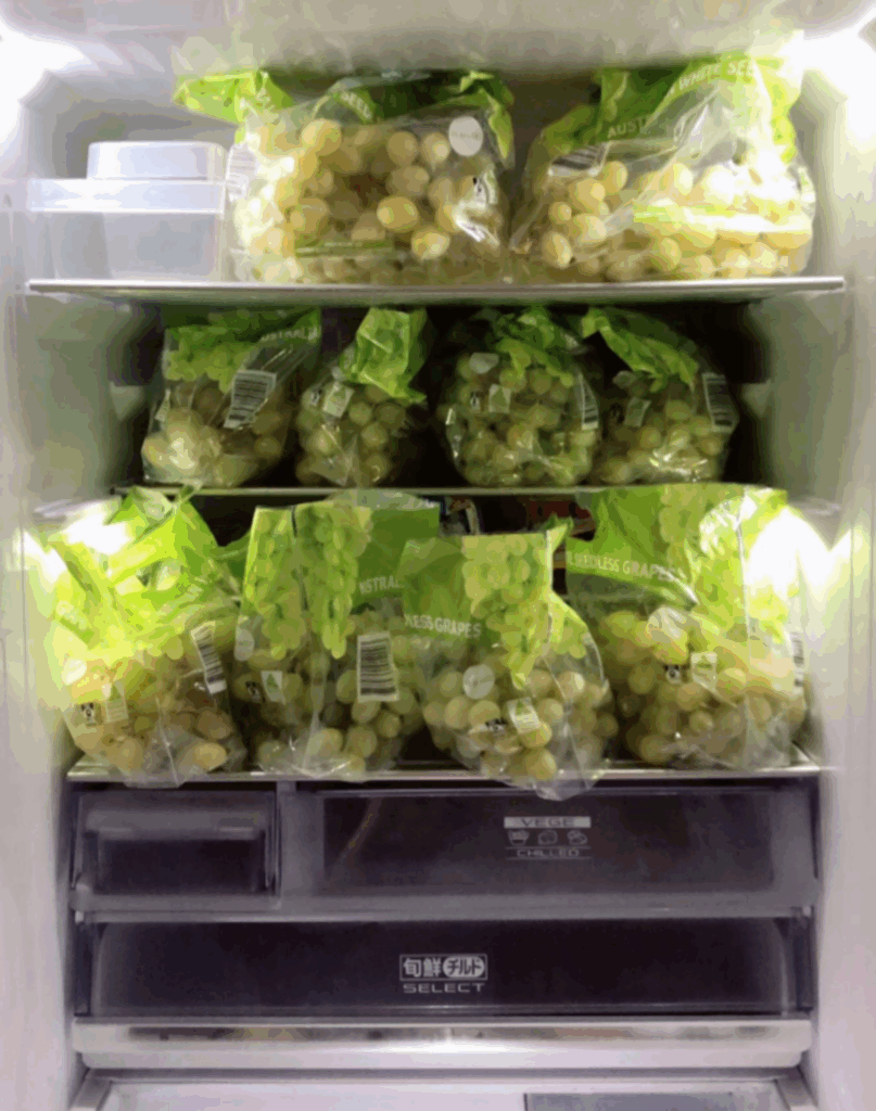 冷蔵庫は娘さんからのぶどうでギッシリ（@name713619423さんより提供）