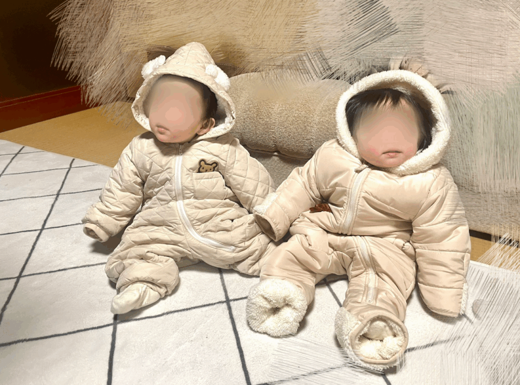 双子の様子②（@_a__a__a__twinsさんより提供）