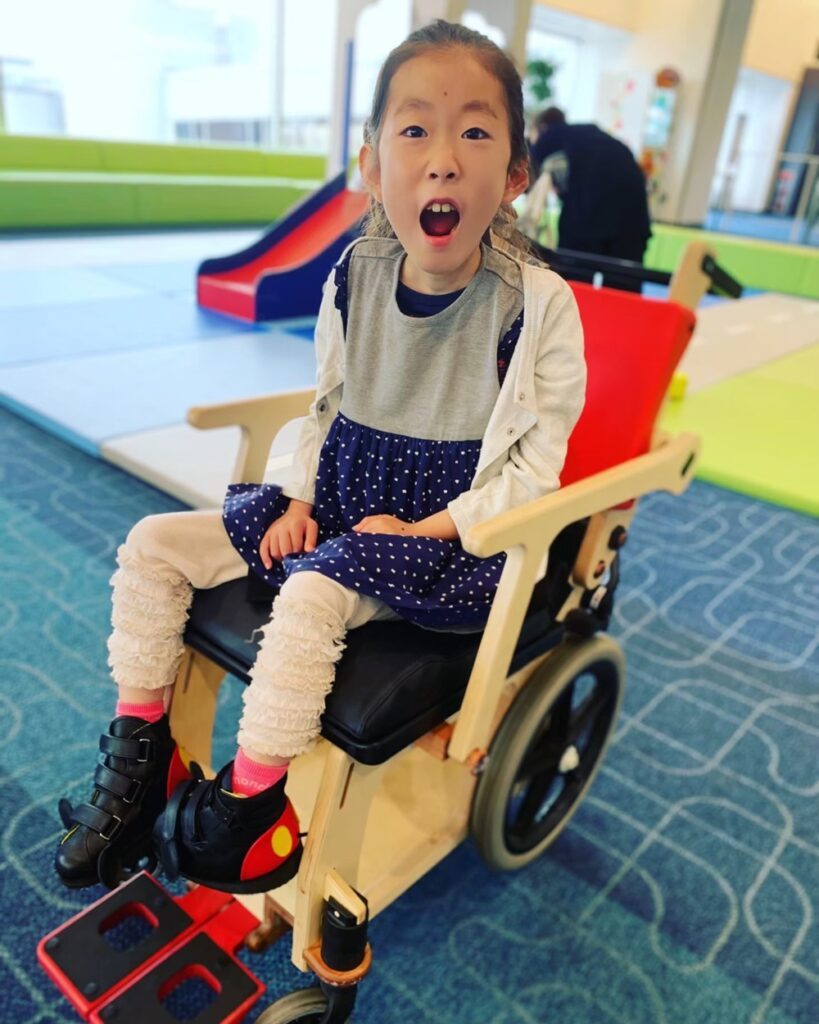 空港での真心さん（加藤さんより提供）