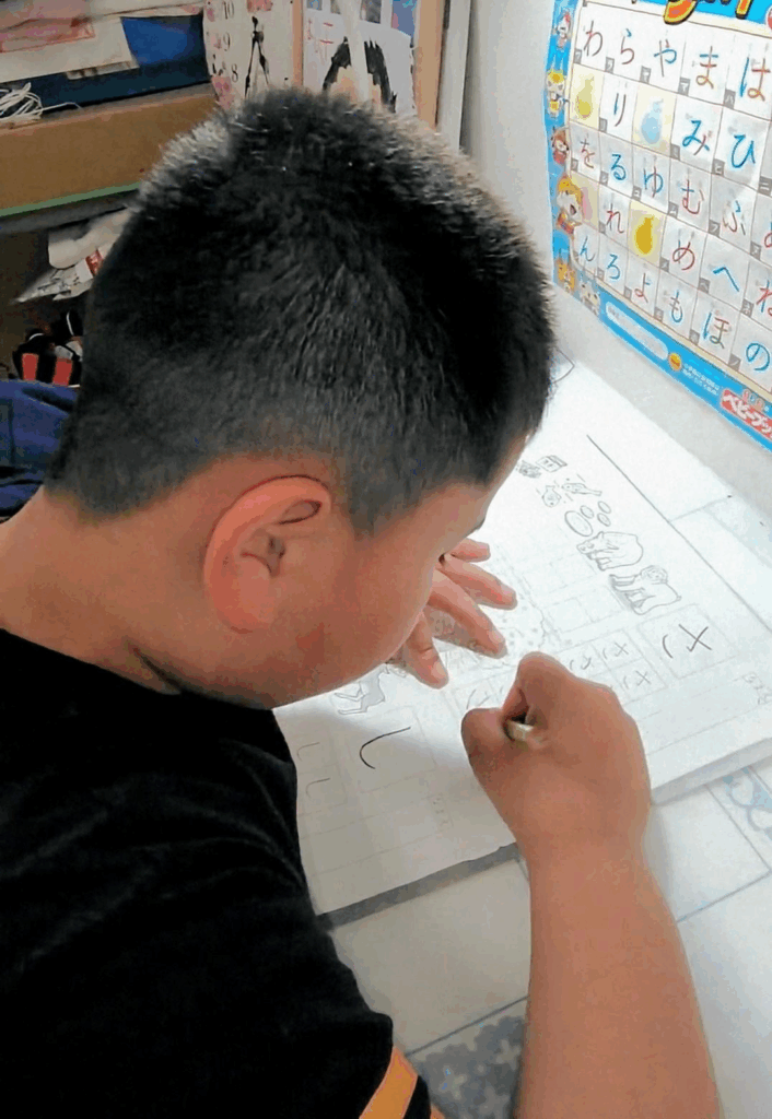 【実際の写真3枚】　先生からのツッコミの様子