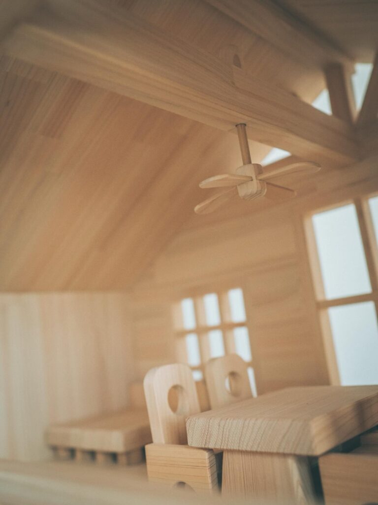 【実際の写真9枚】　じいじが作ったドールハウス全体像