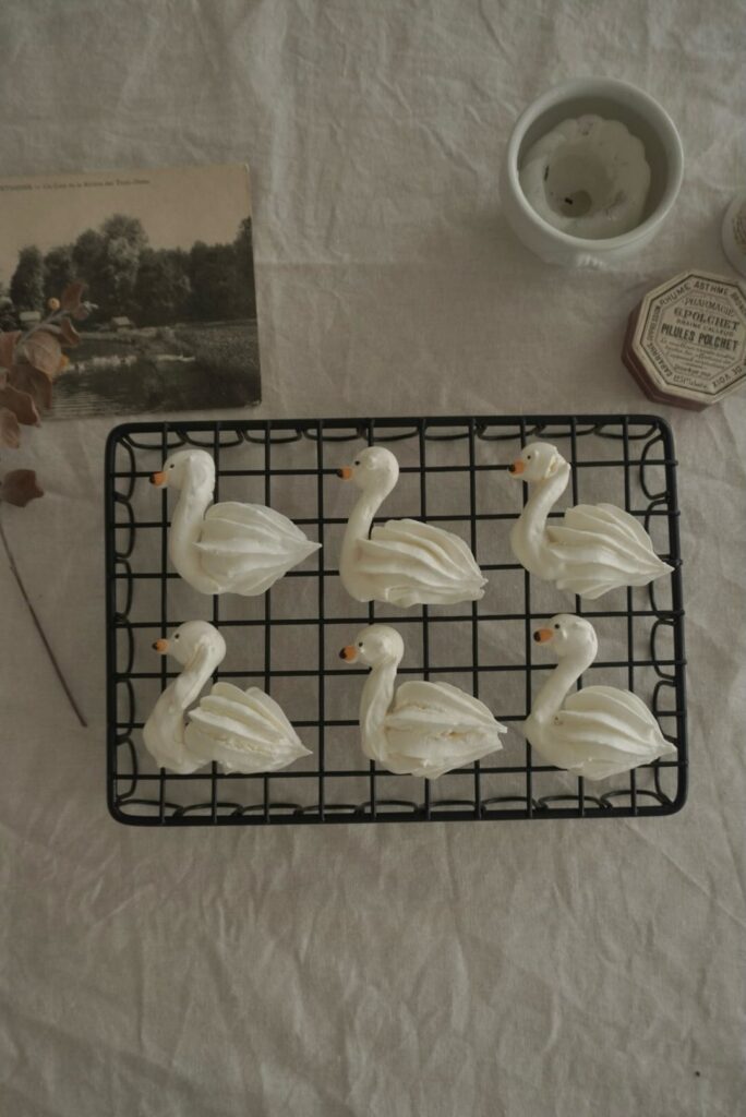 白鳥のメレンゲクッキー①（＠mmny_09さんより提供）