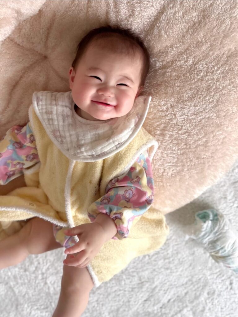 オムツ替え後の娘さん①（＠fsk_tirolさんより提供）