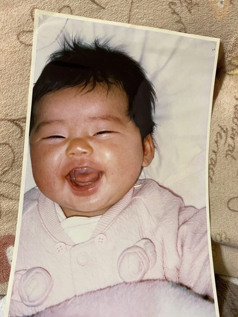 生後2ヶ月頃のママさん（@anna_srkm_1030さんより提供）