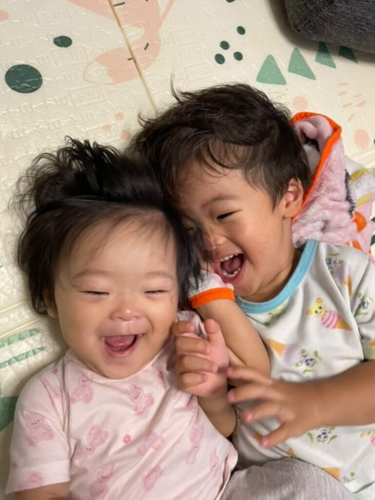 兄妹の様子③（＠momoko.katoさんより提供）