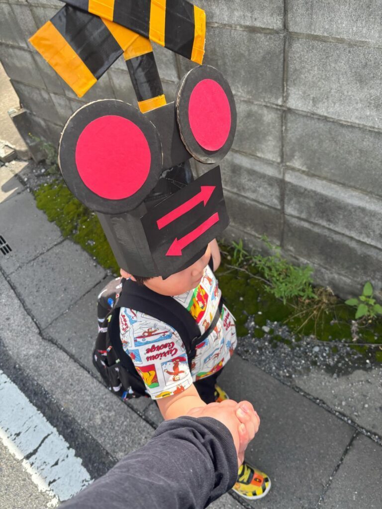 ママさんが作った踏切①（＠ginmugi0205さんより提供）