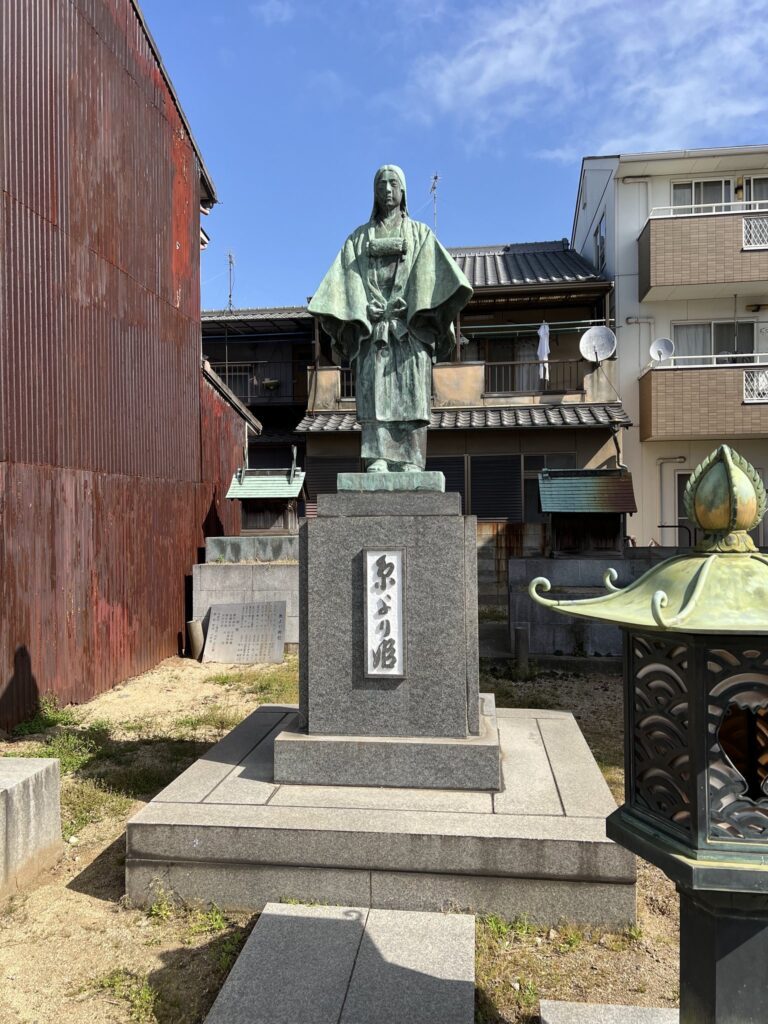 高松市浜ノ町にある糸より姫の像
