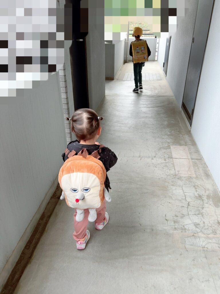 お兄ちゃんのうしろには…（＠ichigo7373さんより提供）