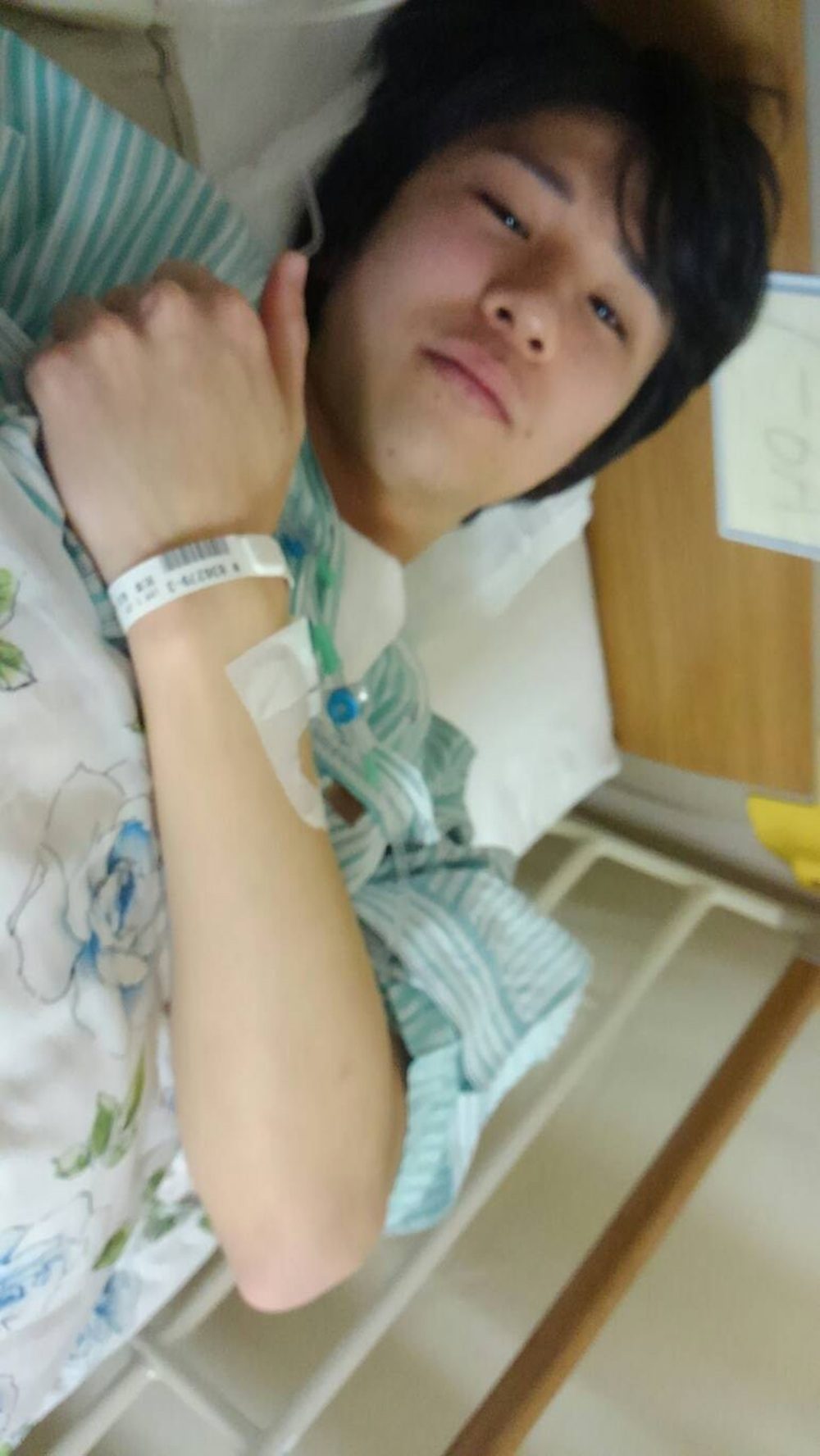 腕に”筋肉痛のような痛み”を感じ、違和感。　その後、医師「右腕を切断します」判明した病とは。　現在、ポジティブな発信を続ける理由に迫る