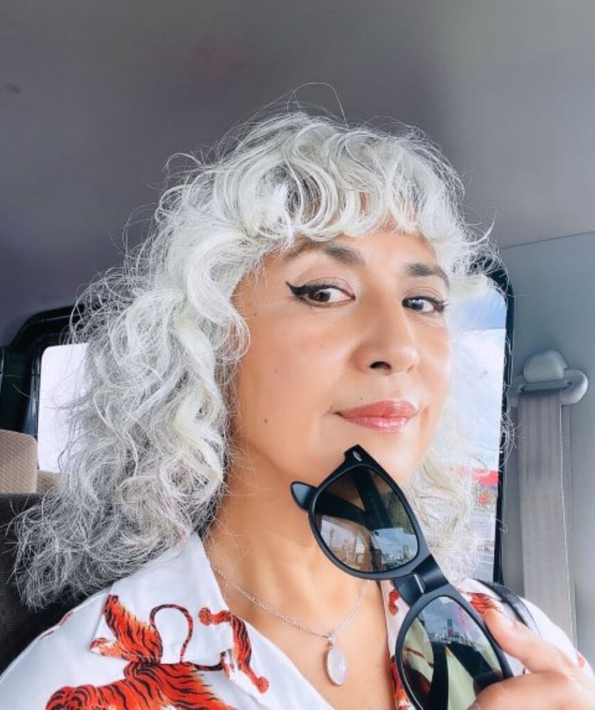 白髪染めをやめてから（＠rocknroll60yearsさんより提供）