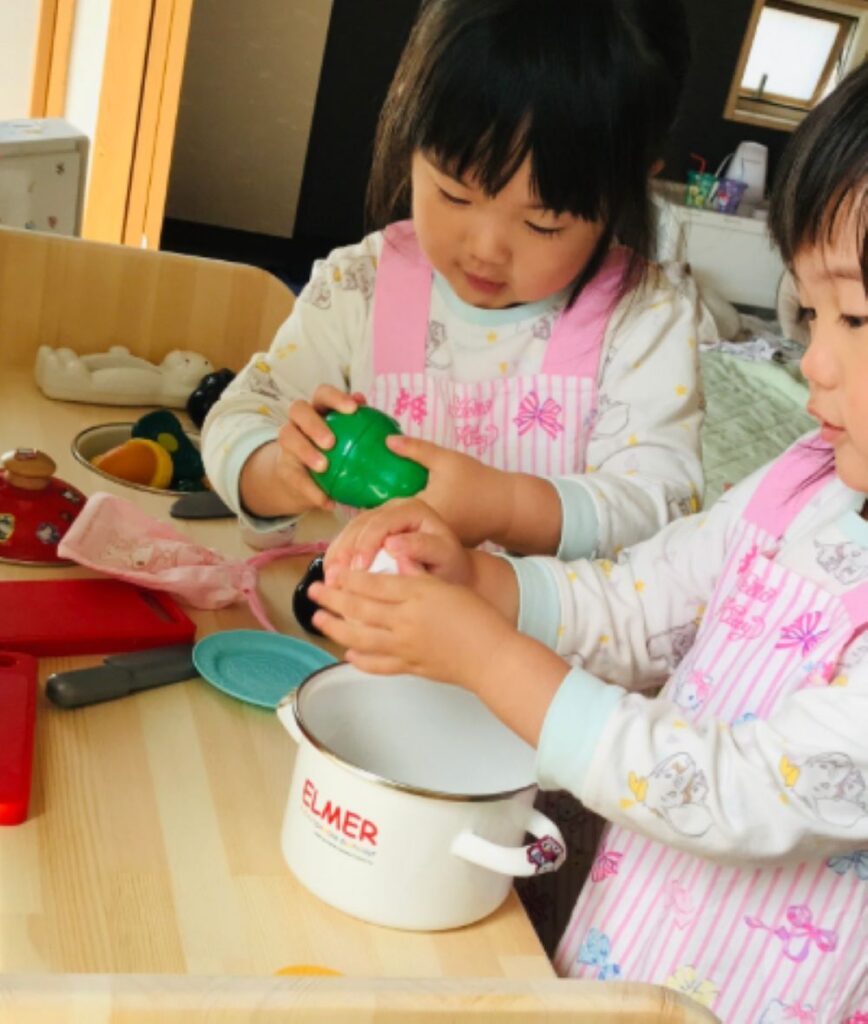 楽しそうに遊んでいます（＠indigo.violet2さんより提供）