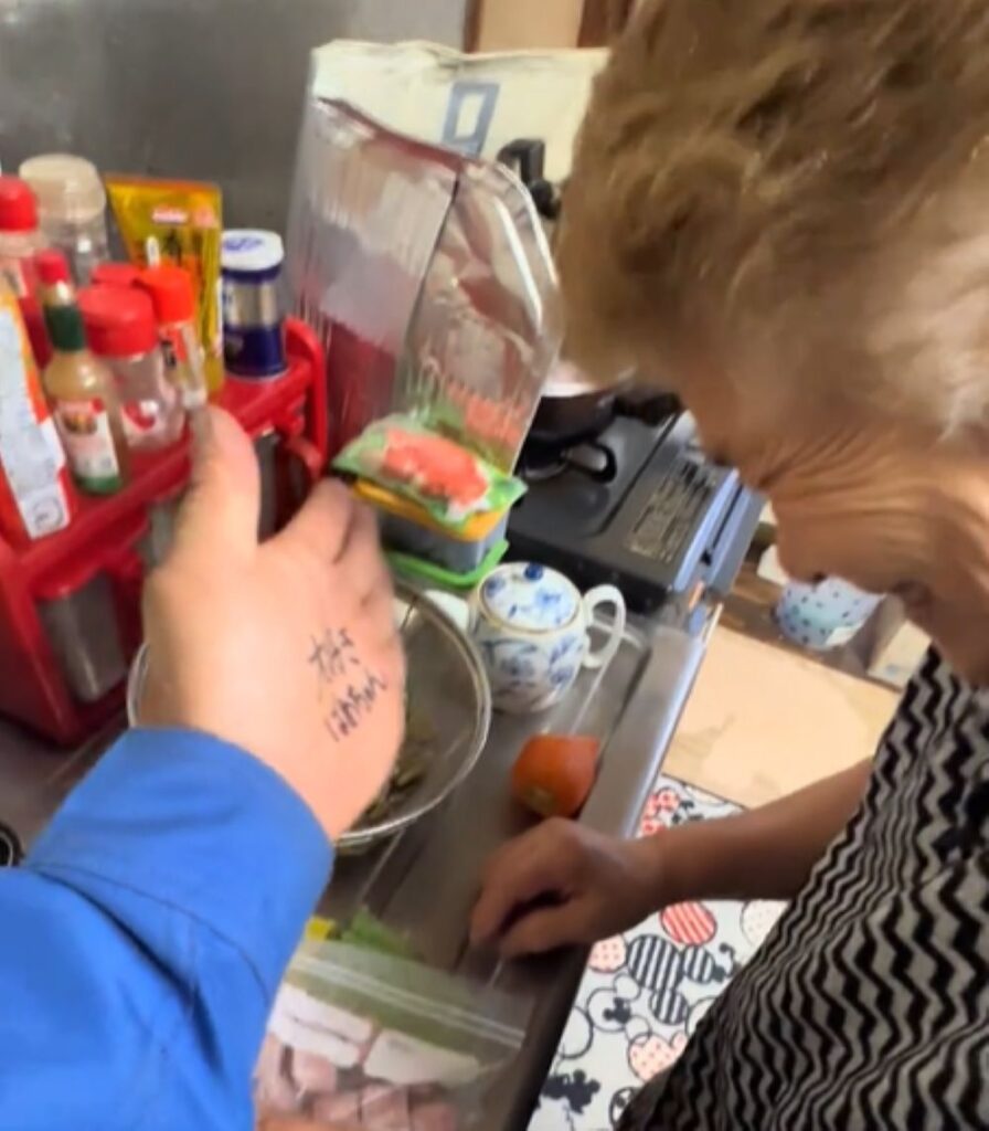 手のひらにおばあちゃんへのメッセージ（＠o_gi0321さんより提供）