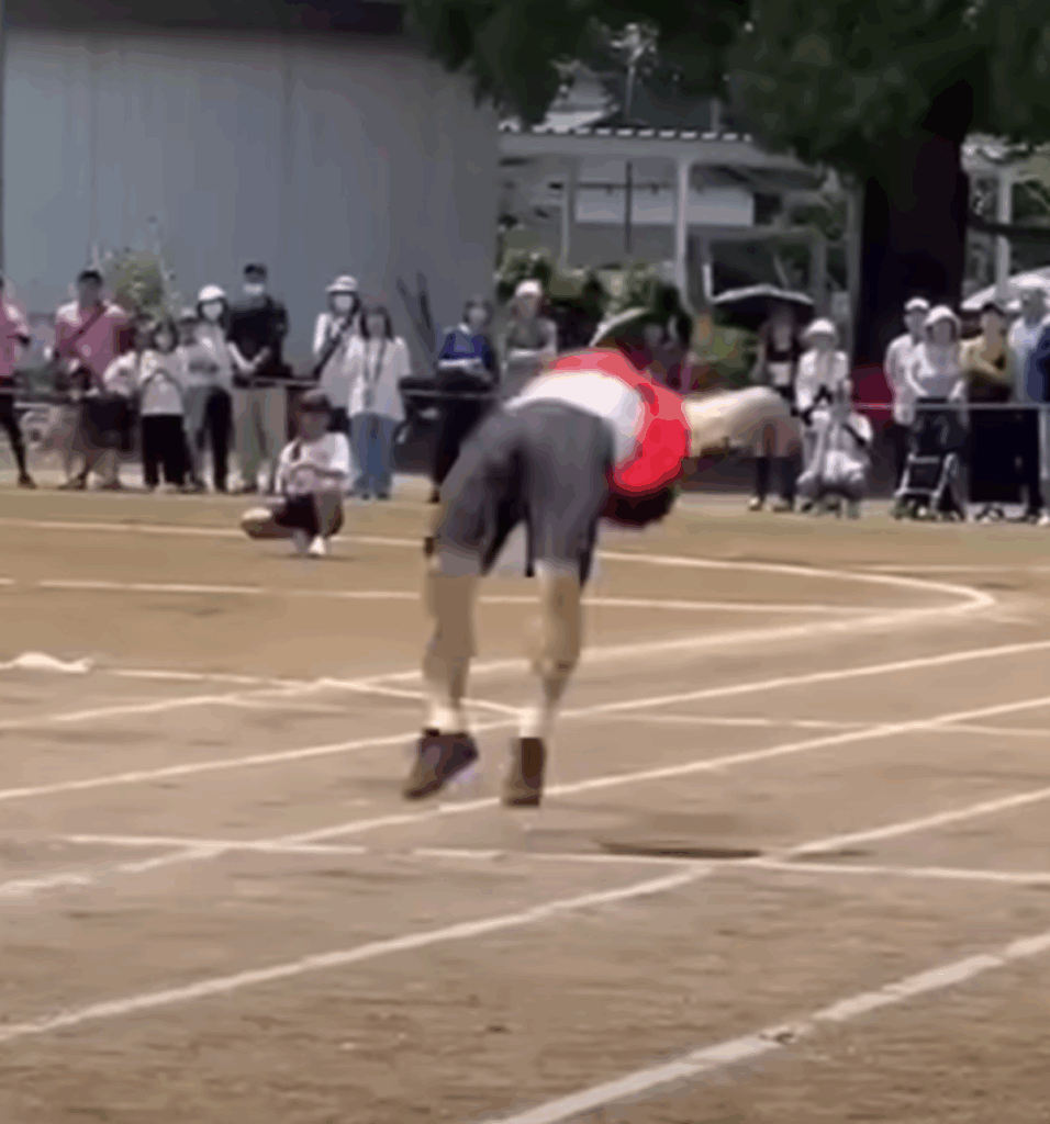 バク転！（@gyudons.mさんより提供）