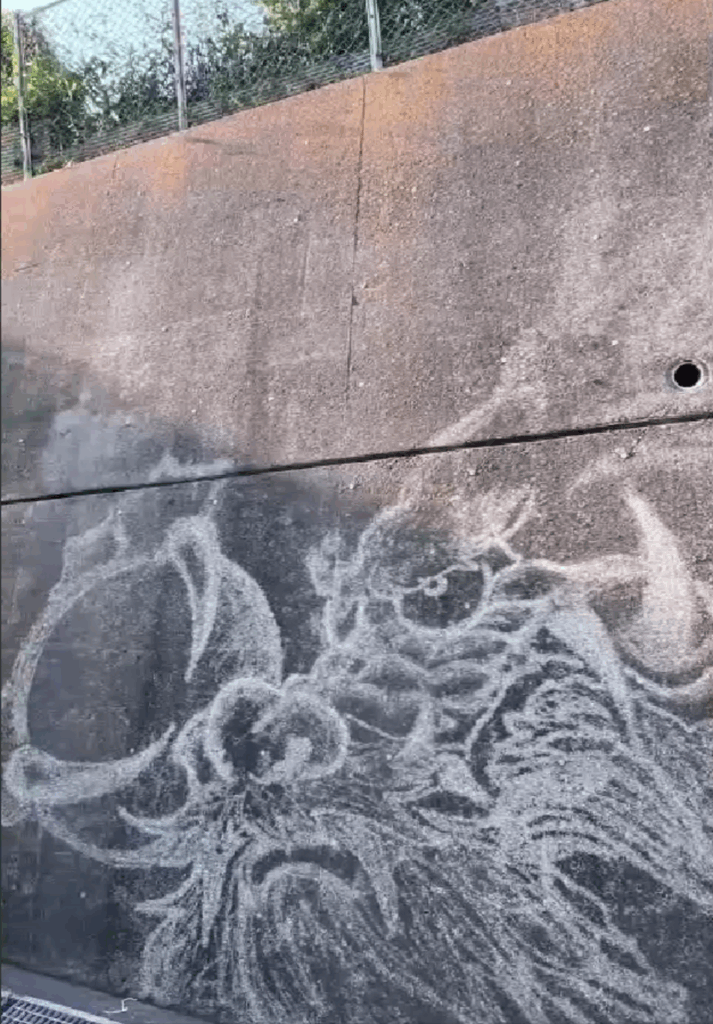 大迫力の龍が完成（@ogillust1122さんより提供）