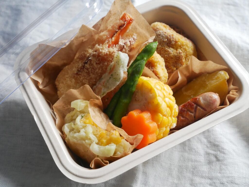 この華やかなお弁当が実はアレルギー対応（＠pumehana24_comekoさんより提供）