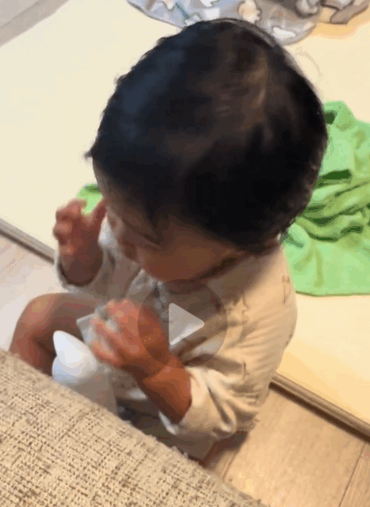 保湿クリームを馴染ませる（@kntgn0さんより提供）