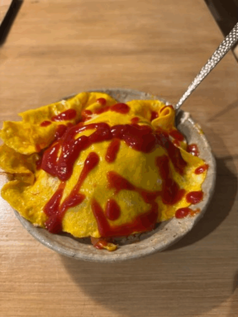 次男くんの作ったオムライス（@atsu_shi_papaさんより提供）