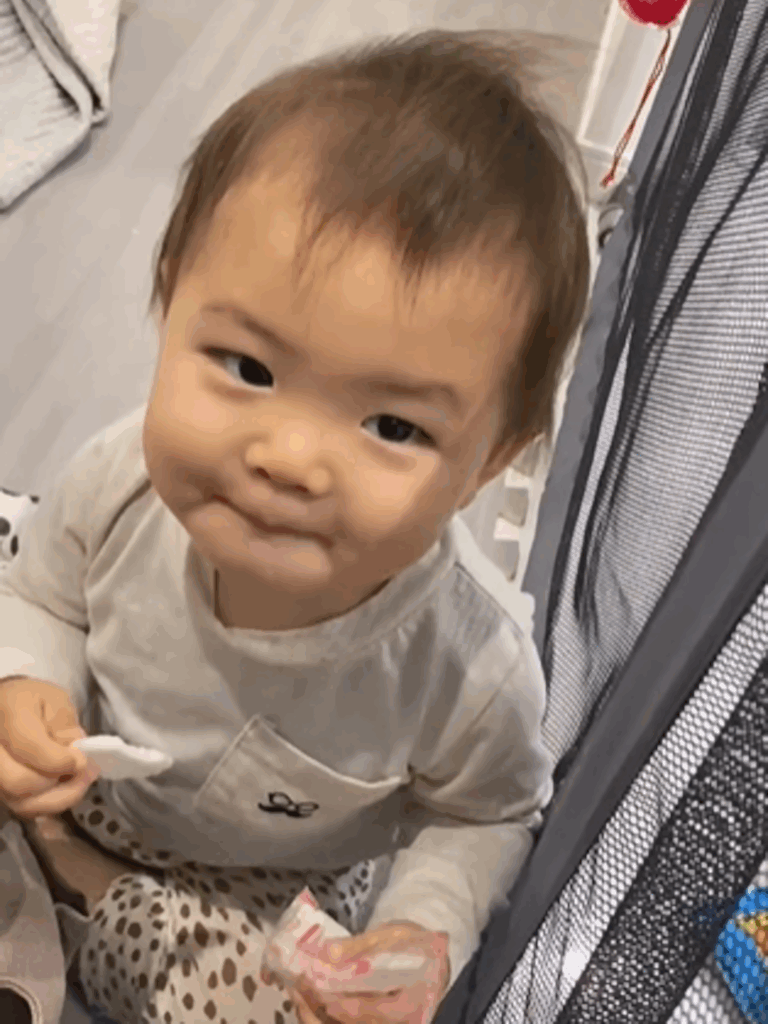 にっこりする息子さん（@ochoooraさんより提供）