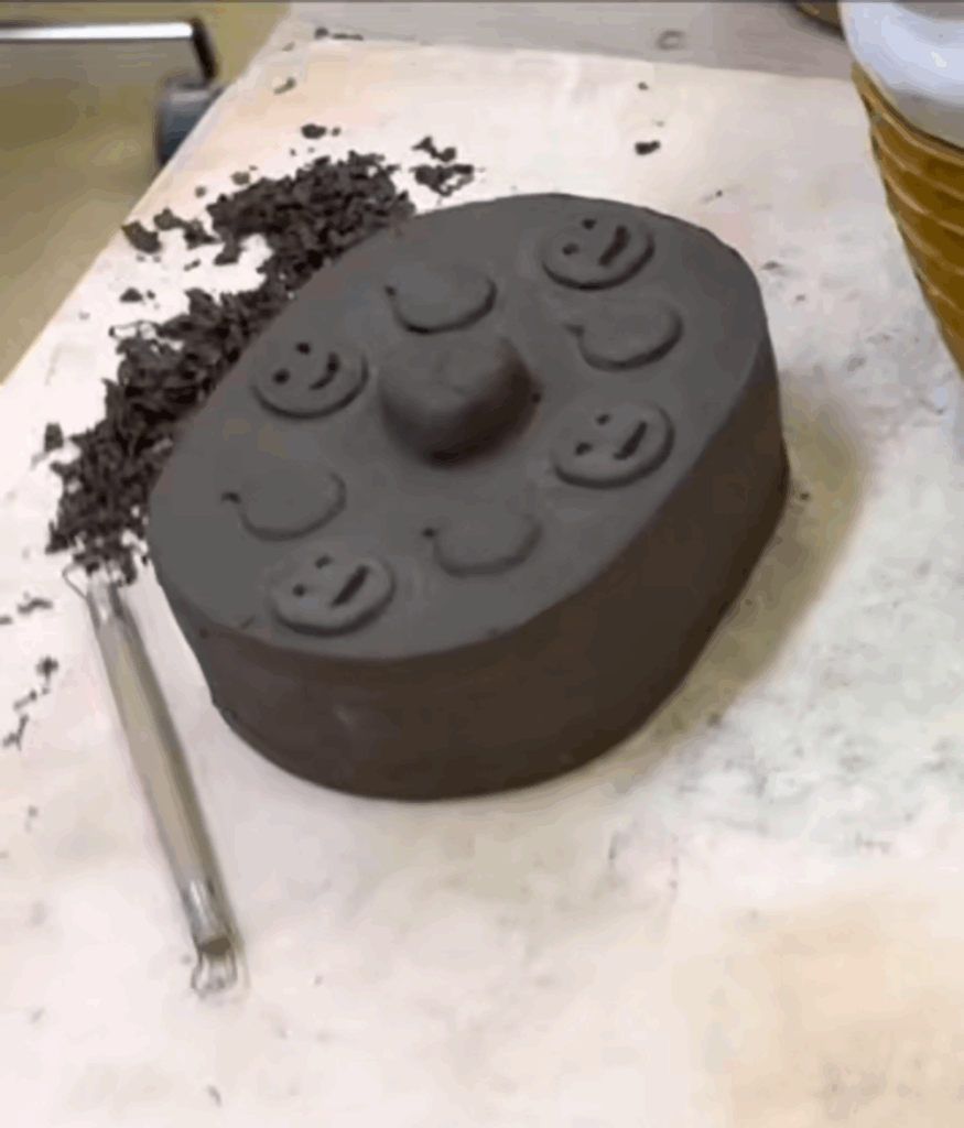 成形が完了した容器と蓋（@hokihoki_123さんより提供）