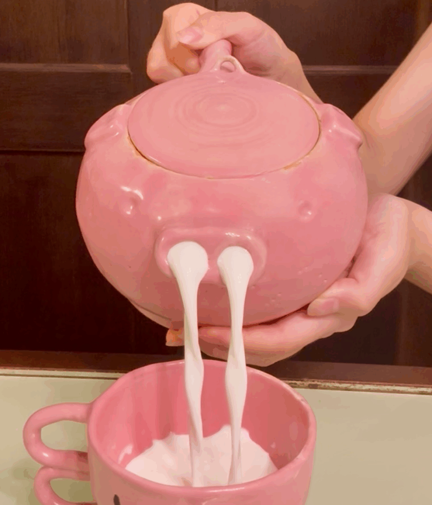 豚のポット（@hokihoki_123さんより提供）