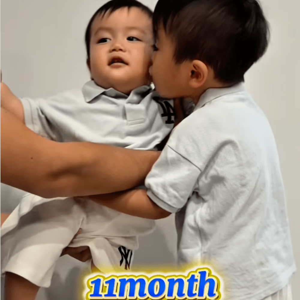 11month：お兄ちゃんの愛を感じます（＠yrn9797さんより提供）