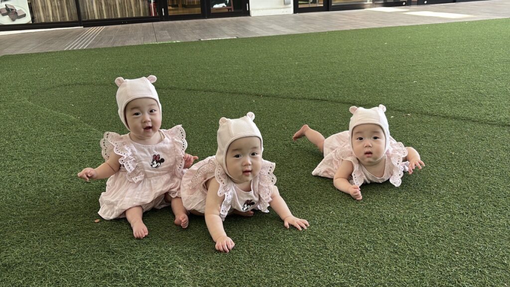 普段の三つ子ちゃん①（@tripletpapa3さんより提供）