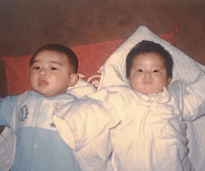 0歳の頃に出会った二人。→その30年後…素敵すぎる現在の姿に「美男美女」「漫画みたい」「素敵」