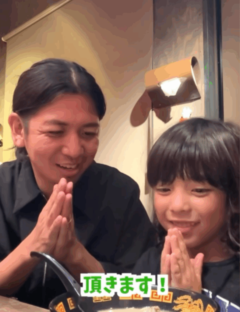 仲良くいただきます（@hayaty_daddyさんより提供）