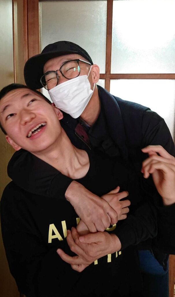 息子さんとの2ショット（＠taisuke.morryさんより提供）